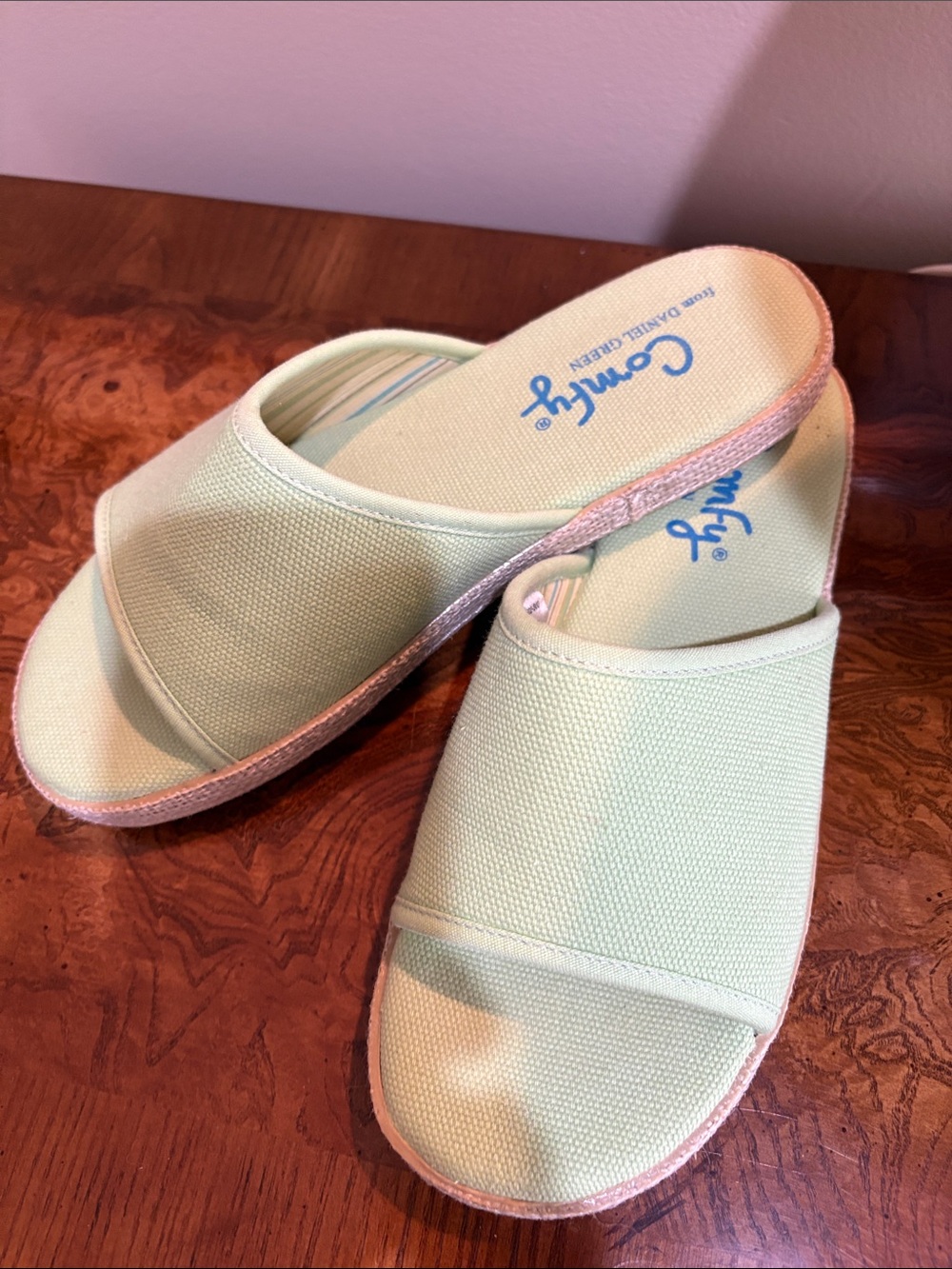 Comfy from Daniel Green  Women's Light Green Slide Sandals size 7.5m